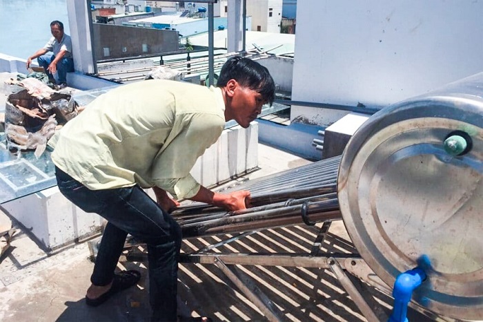 Dịch vụ sửa máy nước nóng năng lượng mặt trời - Công ty Minh Hoàng