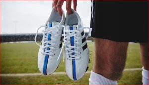 Top 4 bước cách buộc dây giày không bị tuột khi đá bóng