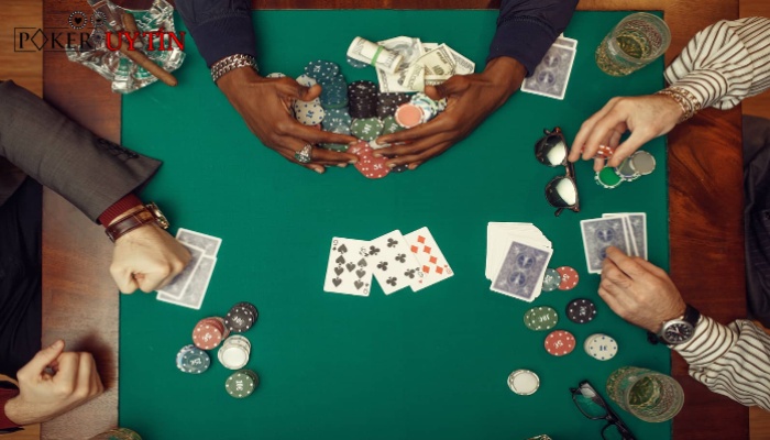 lợi thế vị trí trong poker